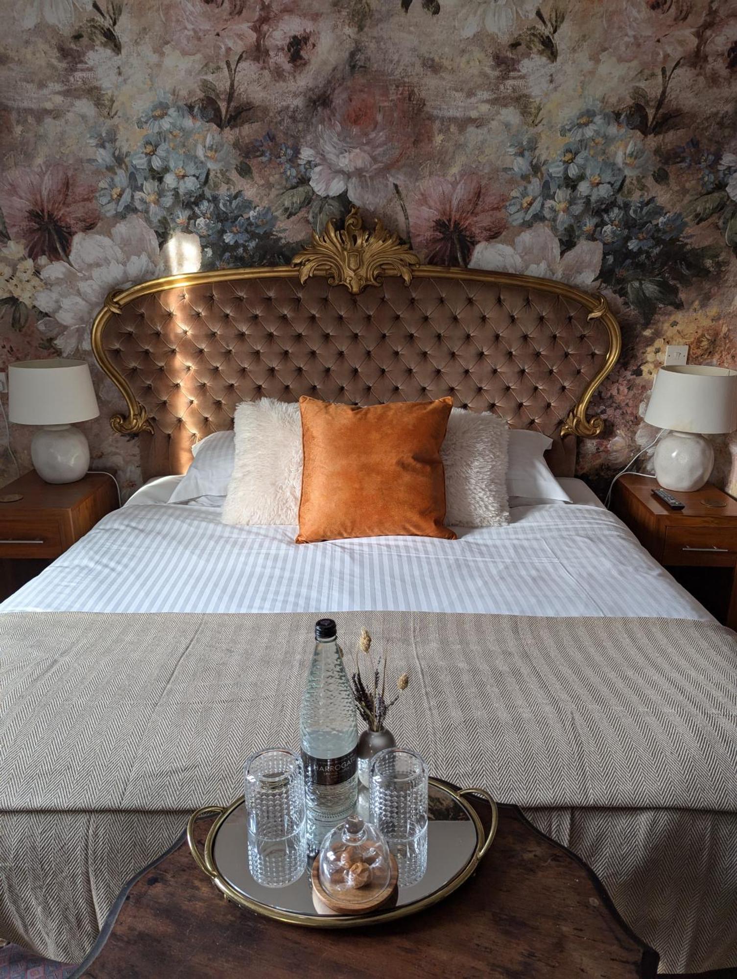 The Duke Hotel Hilmarton エクステリア 写真