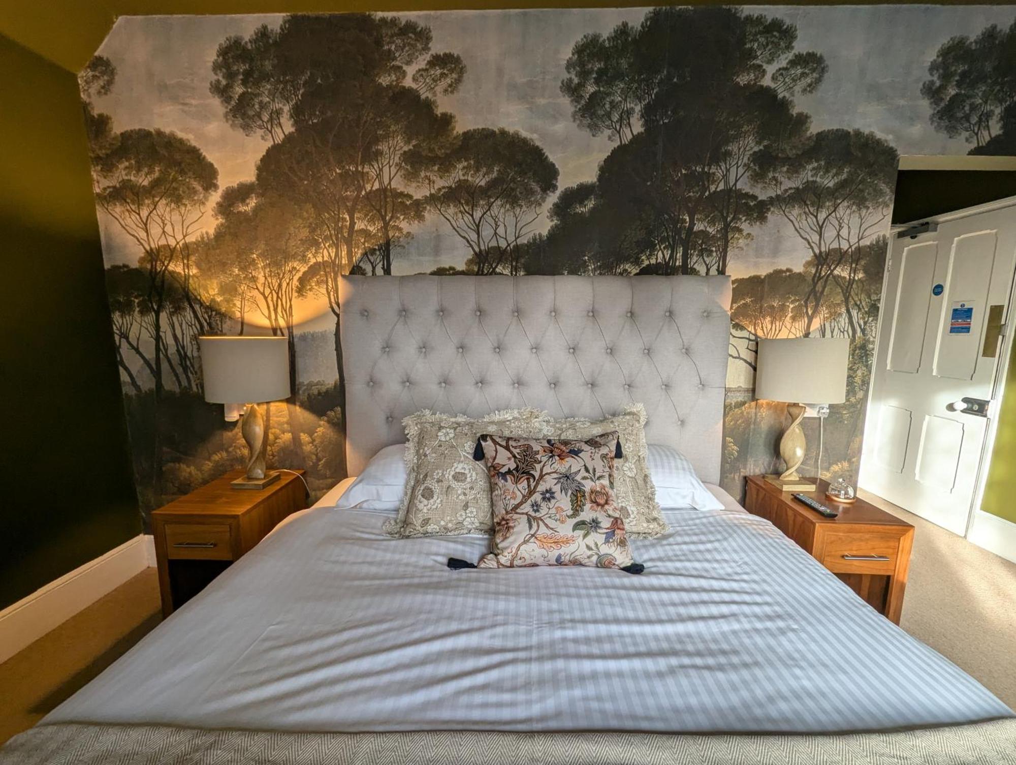 The Duke Hotel Hilmarton エクステリア 写真