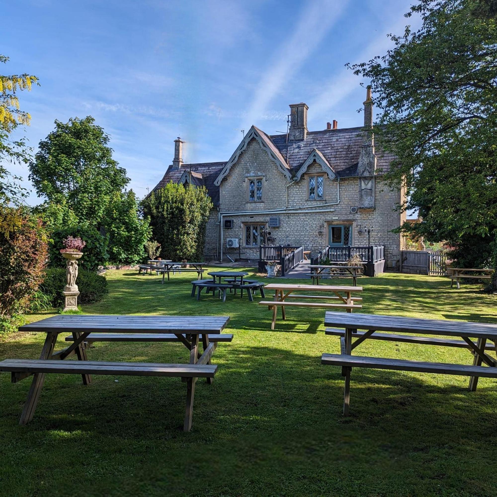 The Duke Hotel Hilmarton エクステリア 写真